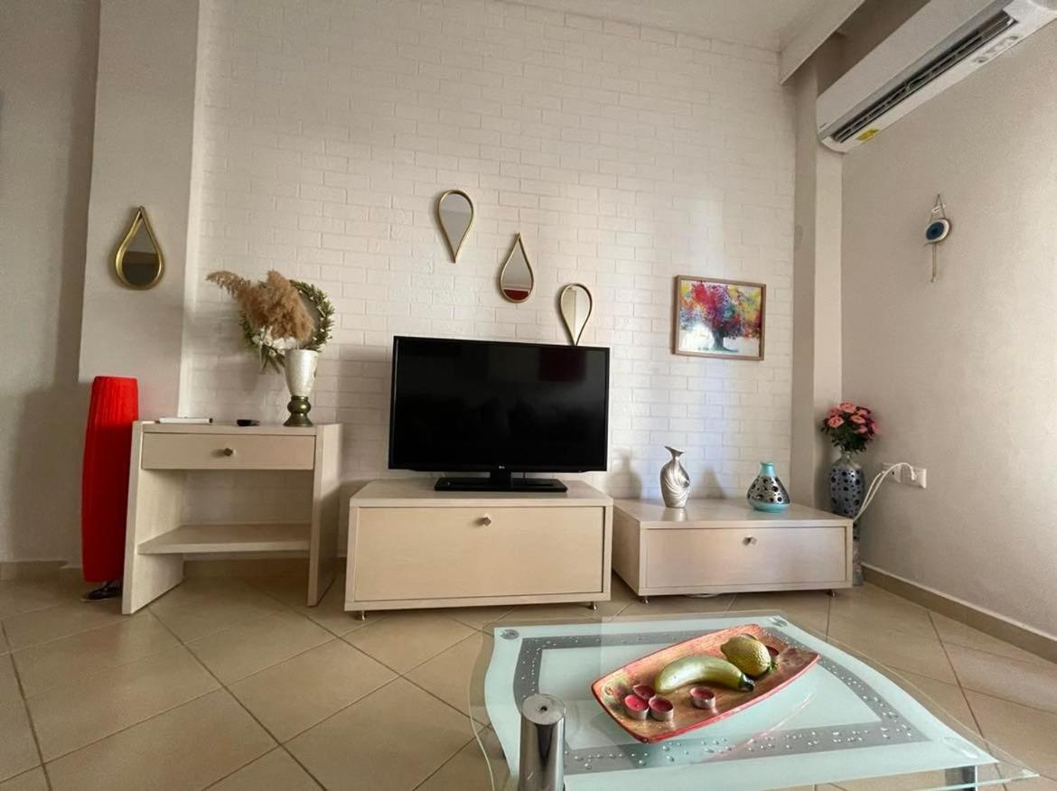 Brick Apartment Néa Péramos Εξωτερικό φωτογραφία