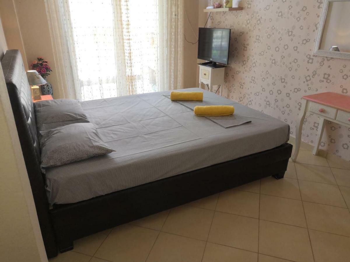 Brick Apartment Néa Péramos Εξωτερικό φωτογραφία